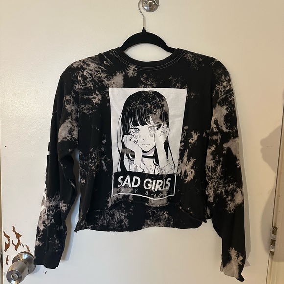 Animebae long sleeve crop with lettering on the side, XS but would fit Small - Picture 1 of 2
